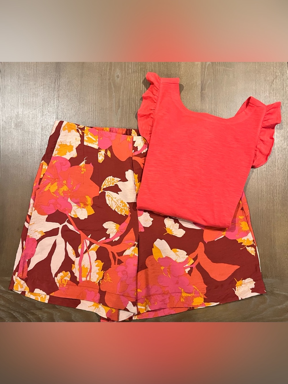Outfit Bundle - LOFT Medium Coral Ruffle Tank & Versona Large Floral Shorts